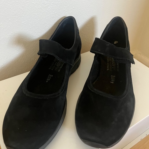 Mephisto Jenyfer Nucbuck Leather Mary Jane Comfort Flat Black womens Size 8 - Picture 2 of 6